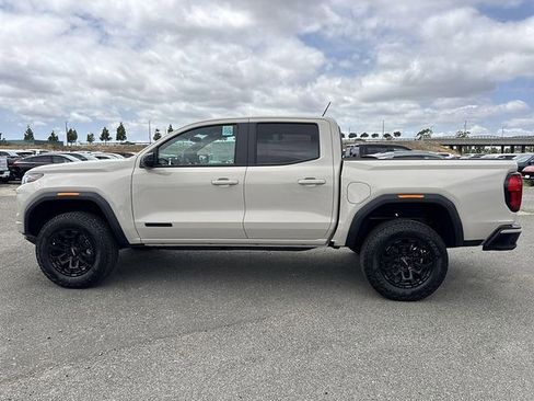 New 2026 GMC Canyon Elevation w/ LPO, Black Badging Package RWD image 5