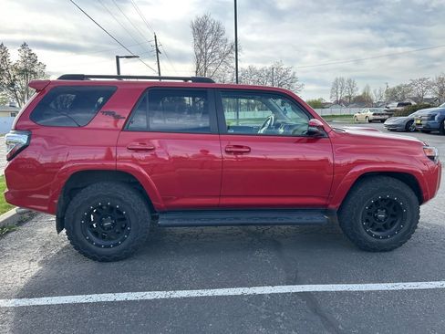 Used 2021 Toyota 4Runner TRD Off-Road Premium w/ Moonroof Package image 5