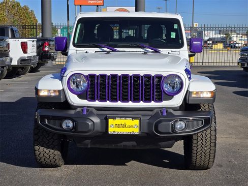 Used 2025 Jeep Gladiator Nighthawk image 2