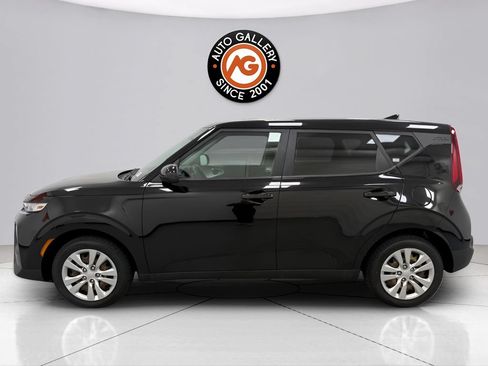 Used 2020 Kia Soul LX FWD image 6