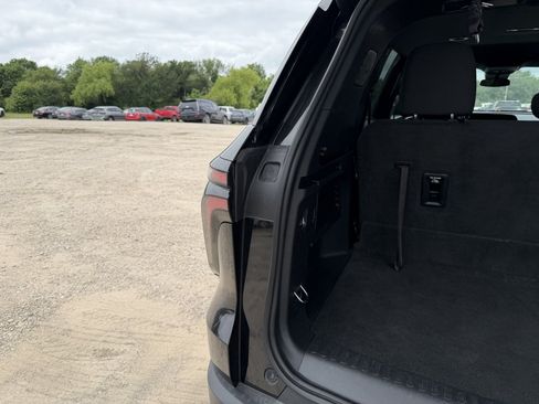 Used 2024 Chevrolet Traverse LT AWD/4WD image 4