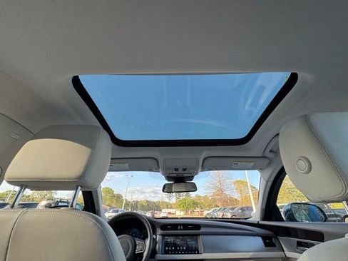 Used 2016 Jaguar XF Prestige image 22