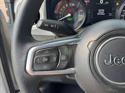 Used 2024 Jeep Wrangler Unlimited Sahara AWD/4WD image 16
