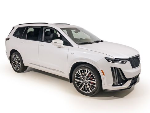 Used 2024 Cadillac XT6 Sport w/ Technology Package image 9