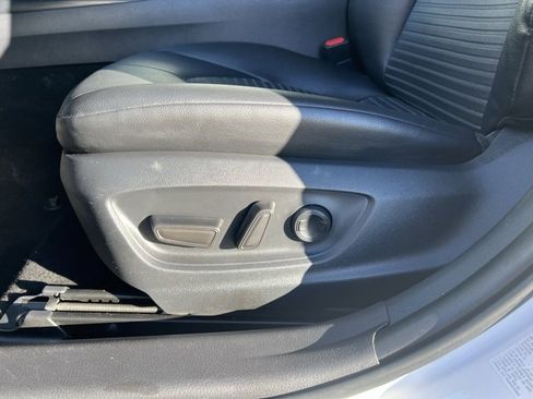 Used 2018 Toyota Camry L image 15