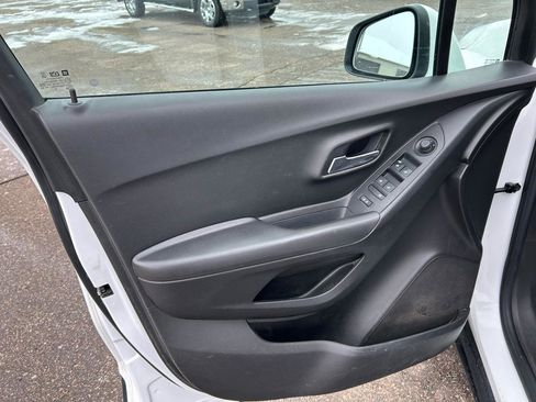 Used 2020 Chevrolet Trax LS w/ Tint and Cruise Package FWD image 14
