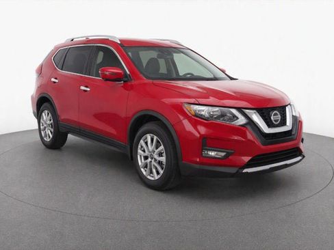 Used 2018 Nissan Rogue SV w/ Premium Package FWD image 3