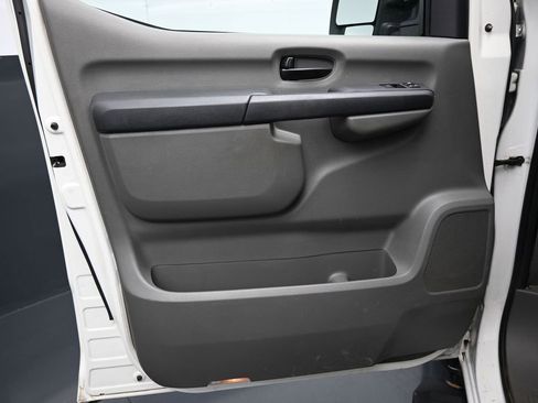 Used 2016 Nissan NV 3500 SL RWD image 10