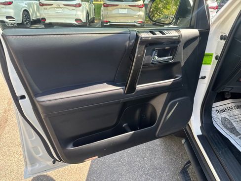 Used 2023 Toyota 4Runner TRD Off-Road Premium w/ Off Road Premium Plus Package image 10