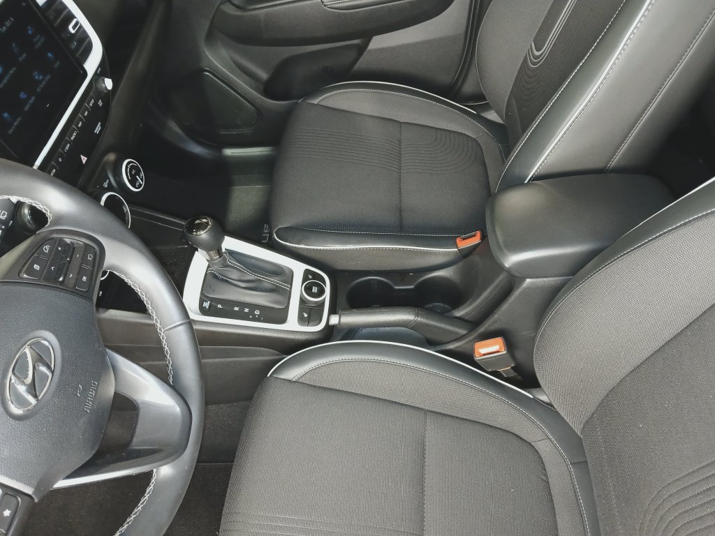 Used 2024 Hyundai Venue Limited FWD image 16