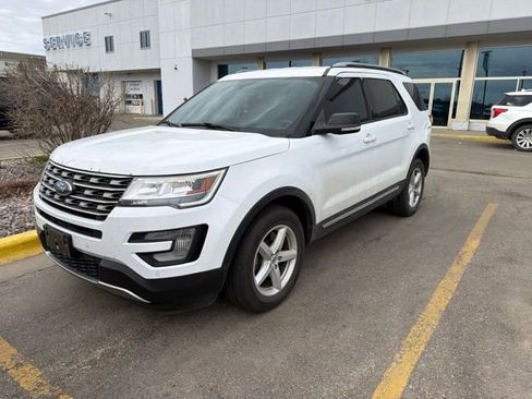 Used 2017 Ford Explorer XLT w/ Equipment Group 202A AWD/4WD image 6