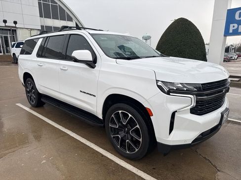 Used 2022 Chevrolet Suburban RST w/ Sport Performance Package image 3