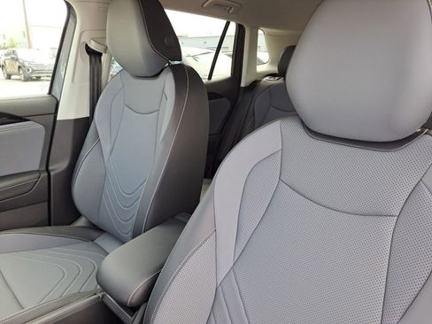 New 2025 Volkswagen Tiguan SE image 19