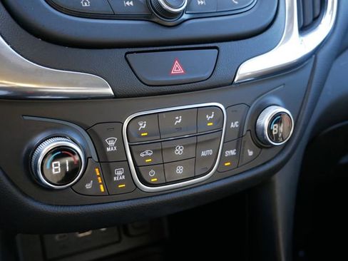 Used 2020 Chevrolet Equinox LT image 22