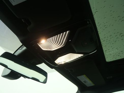 Used 2025 BMW 330i Sedan image 24