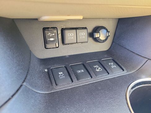 Used 2017 Toyota Highlander Limited w/ Carpet Mat Package image 33