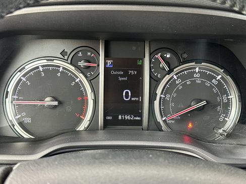 Used 2022 Toyota 4Runner TRD Off-Road Premium AWD/4WD image 24