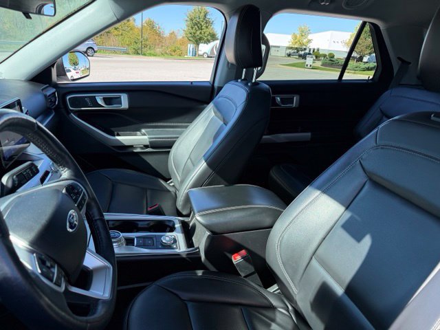 Used 2021 Ford Explorer XLT w/ Equipment Group 202A AWD/4WD image 31