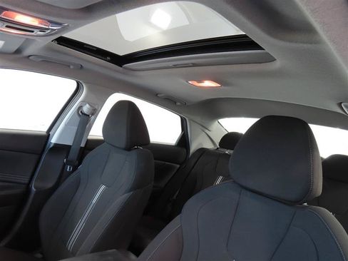 Used 2024 Hyundai Elantra SEL w/ Convenience Package FWD image 16