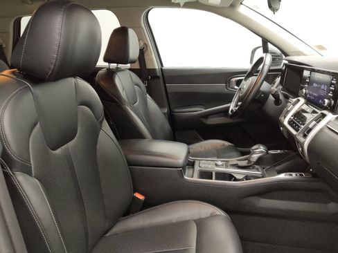 Used 2021 Kia Sorento S image 21