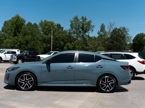 Used 2024 Nissan Sentra SR FWD image 2