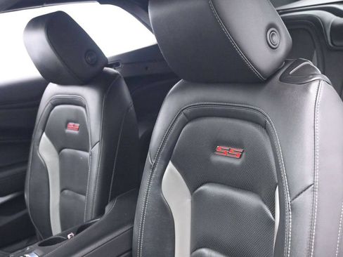 Used 2019 Chevrolet Camaro SS RWD image 13