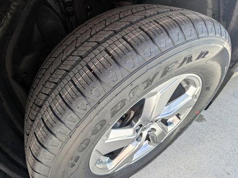 Used 2019 Toyota RAV4 Limited image 41