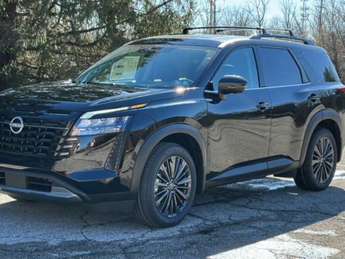 New 2026 Nissan Pathfinder SL w/ SL Premium Package image 2