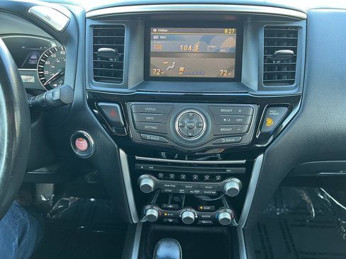 Used 2015 Nissan Pathfinder SV FWD image 34