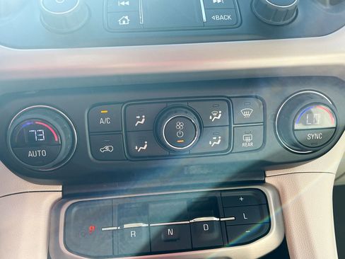 Used 2023 GMC Acadia Denali w/ Denali Ultimate Package AWD/4WD image 16