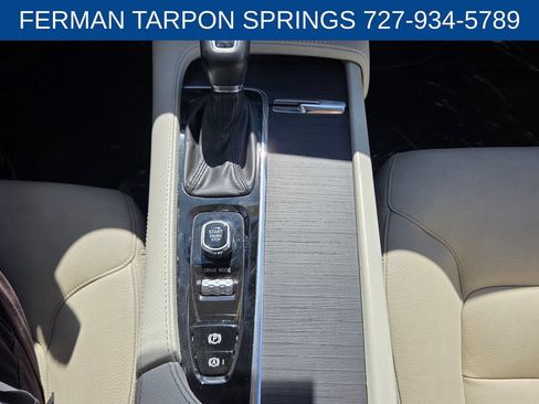 Used 2020 Volvo XC90 T6 Momentum AWD/4WD image 17