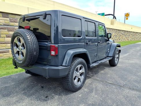 Used 2017 Jeep Wrangler Unlimited Sahara w/ Connectivity Group AWD/4WD image 10