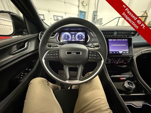 Used 2024 Jeep Grand Cherokee Altitude AWD/4WD image 16