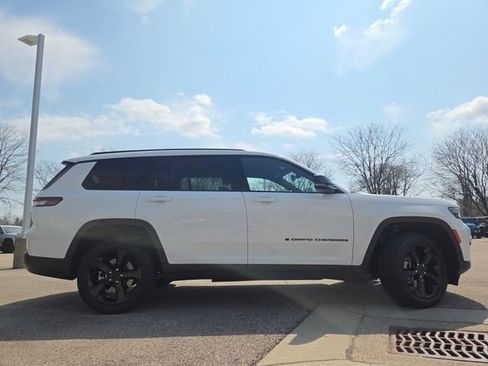 Used 2023 Jeep Grand Cherokee L Laredo AWD/4WD image 23