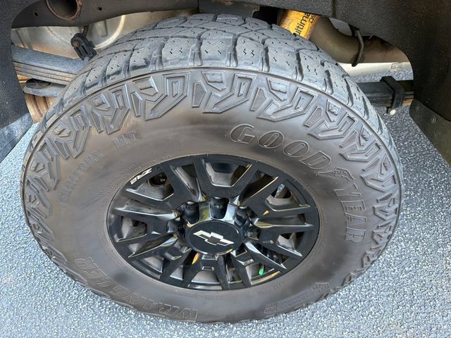 Used 2024 Chevrolet Silverado 2500 ZR2 AWD/4WD image 17