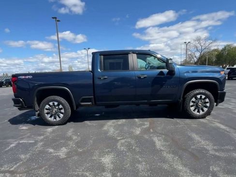 Used 2021 Chevrolet Silverado 2500 Custom w/ Custom Value Package AWD/4WD image 9