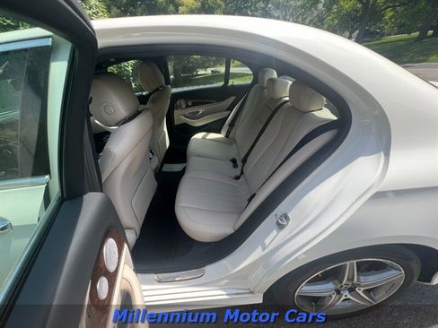 Used 2019 Mercedes-Benz E 300 4MATIC image 32