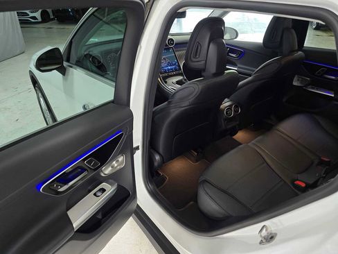 Used 2024 Mercedes-Benz GLC 300 4MATIC image 15