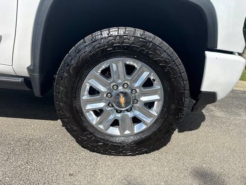 Used 2024 Chevrolet Silverado 2500 High Country w/ High Country Premium Package AWD/4WD image 11