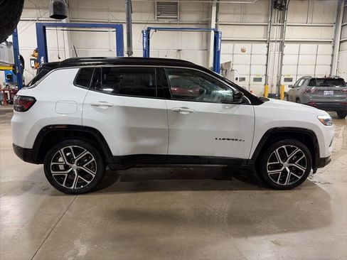 Used 2024 Jeep Compass Limited w/ Elite Group AWD/4WD image 8