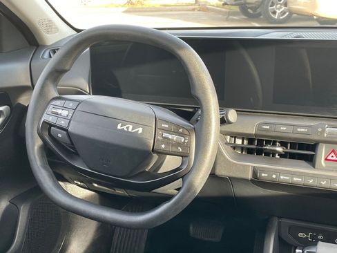 Used 2025 Kia K4 LXS image 36