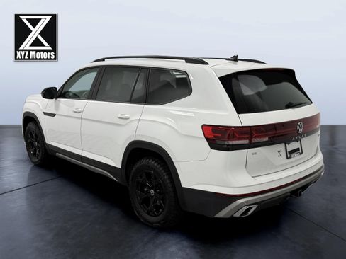 Used 2024 Volkswagen Atlas Peak Edition SE image 4