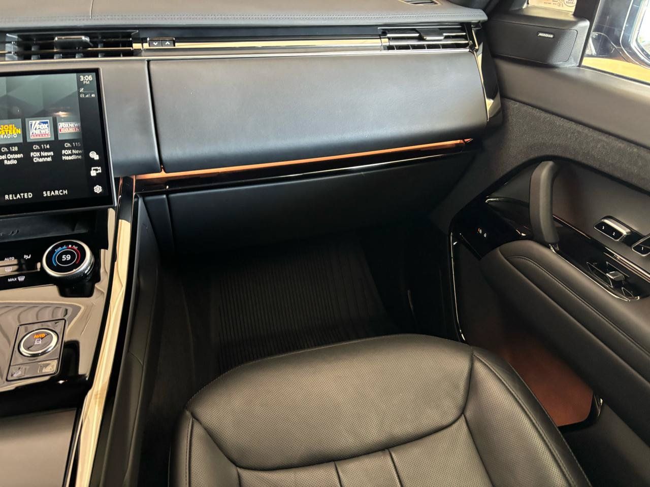 Used 2023 Land Rover Range Rover Sport SE AWD/4WD image 13