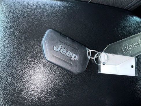 Used 2019 Jeep Wrangler Sport AWD/4WD image 13