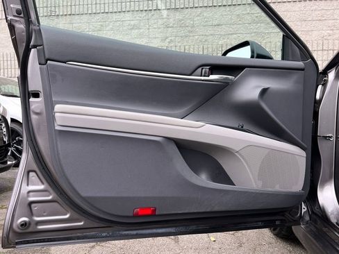 Used 2020 Toyota Camry LE image 39