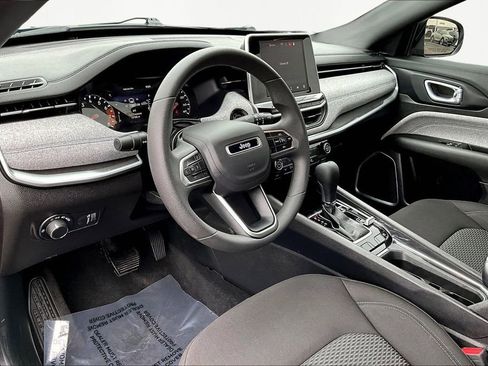 Used 2025 Jeep Compass Sport image 14