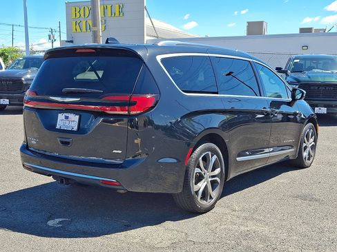 Used 2022 Chrysler Pacifica Pinnacle AWD/4WD image 7