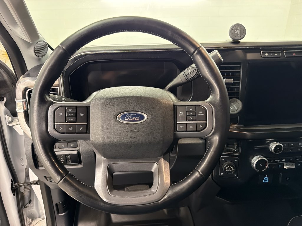Used 2023 Ford F350 Lariat w/ Tremor Off-Road Package AWD/4WD image 17