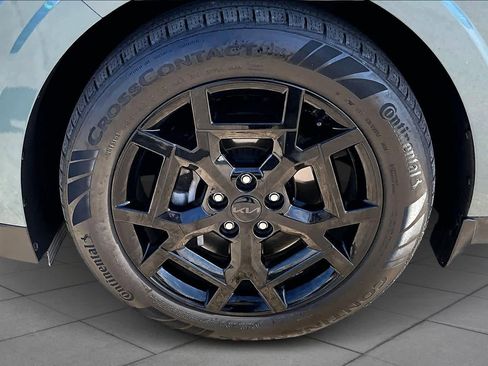 Certified 2025 Kia Carnival SX w/ SX Dark Edition Package image 9