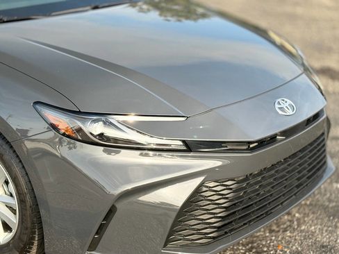 Used 2025 Toyota Camry LE image 5